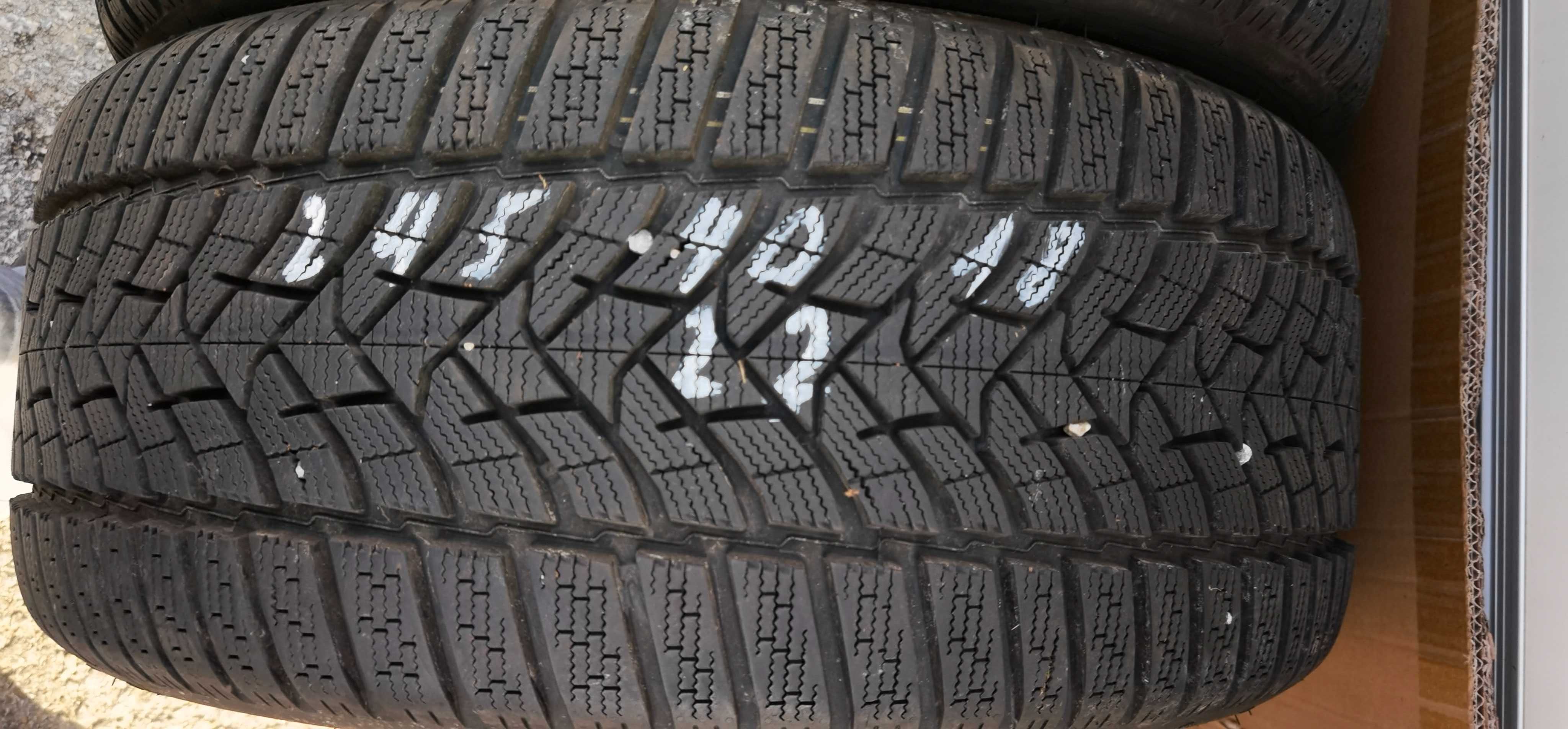 Като Нови 245 40 18  DUNLOP