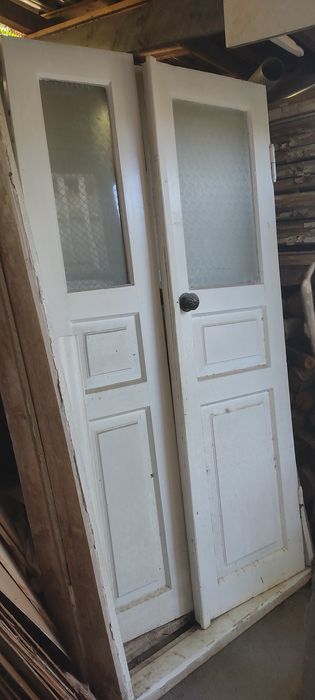 Двери деревянные б/у
