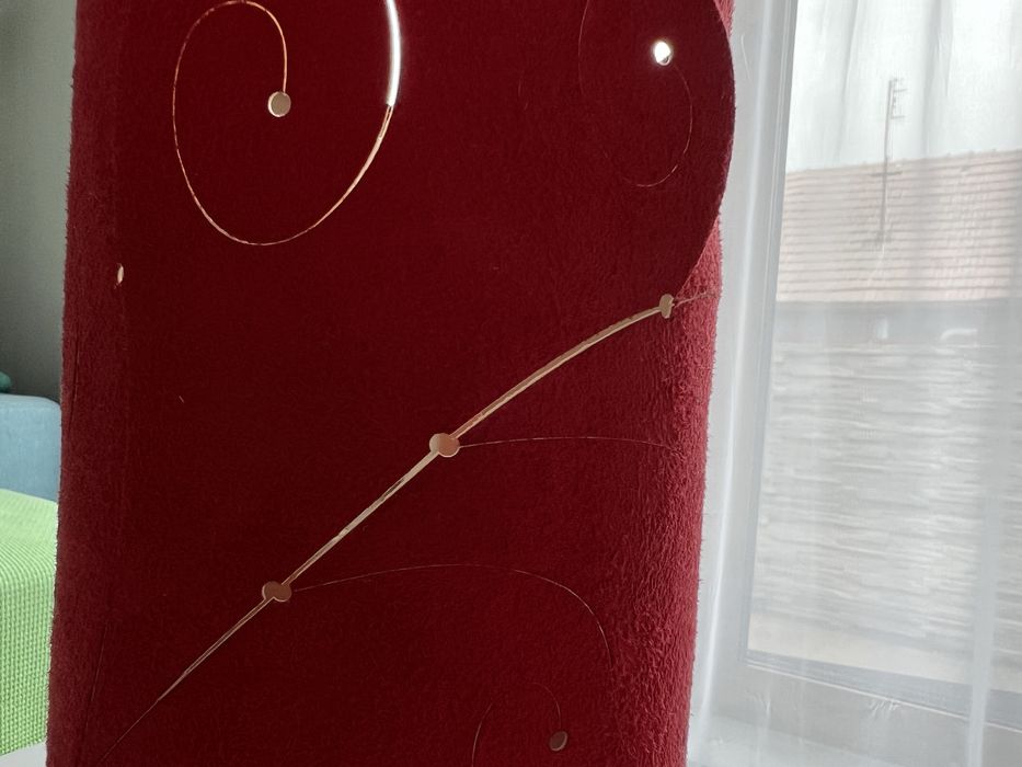 Lampa veioza culoare rosie model catifelat perforat inaltime 25 cm