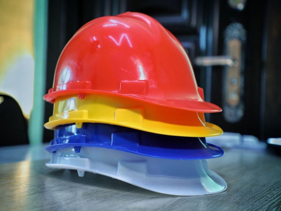 Каска строительная / каска защитный /и жилет есть