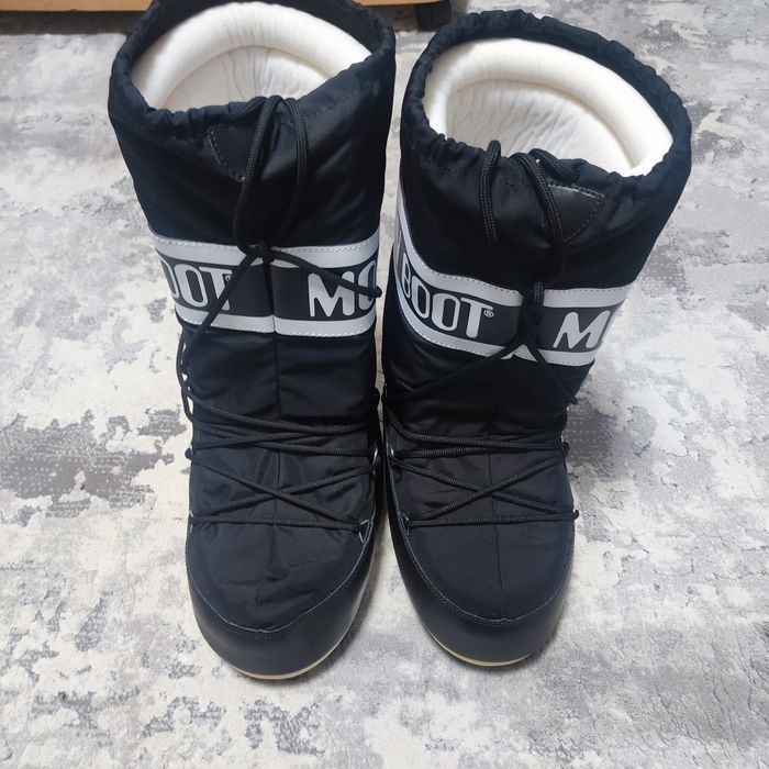 Vând Moon Boots de femei