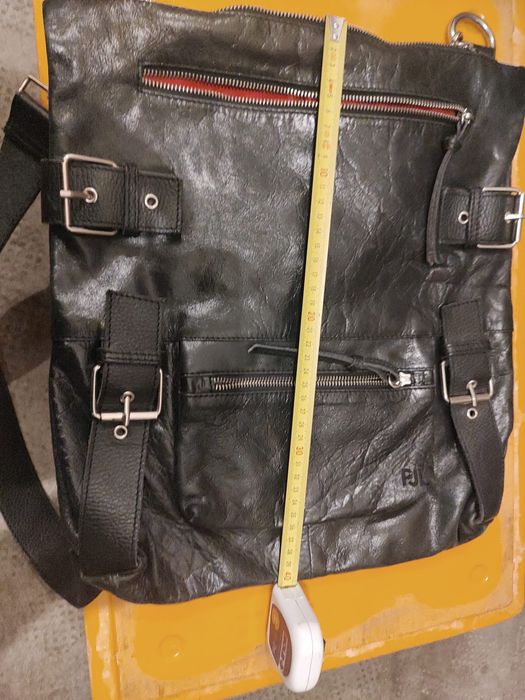 Genți din piele, una Pepe Jeans neagră  și încă 4 in stare buna