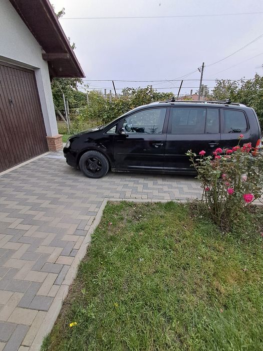 Vând Volkswagen touran