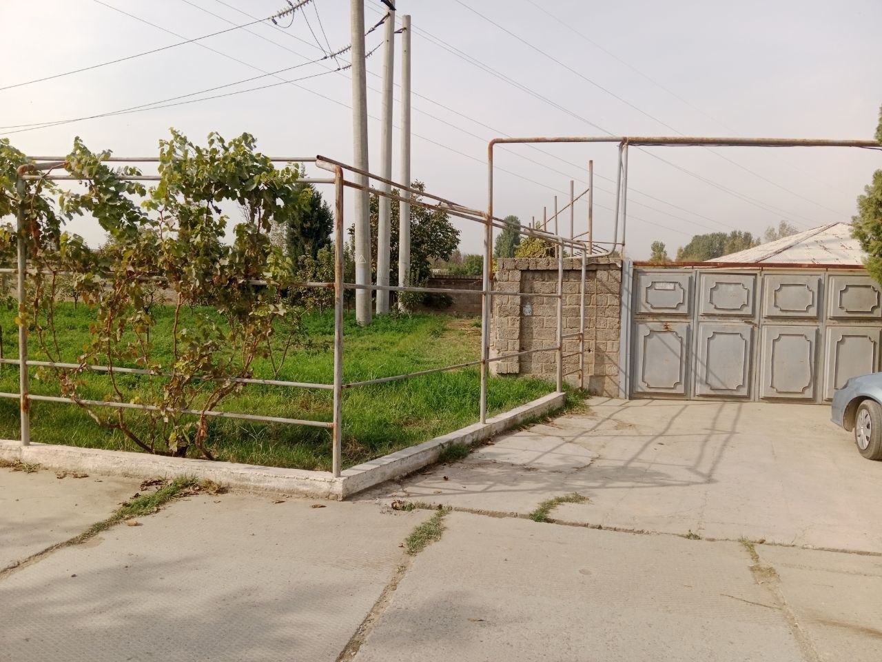 Срочно продается земля 1 Га Янгиюль 300 метров от трассы м39