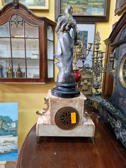 Страхотен антикварен френски каминен часовник