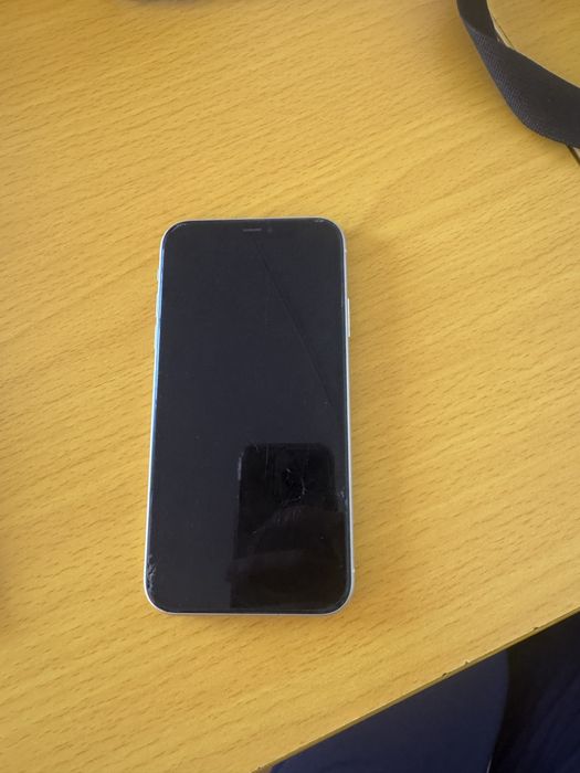 Telefon iphone 11 alb de 64 gb