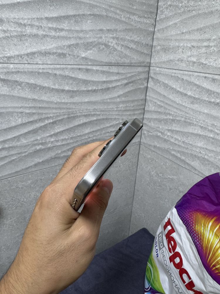 iphone 15 pro max 512 gb orqa singan ekran dogi bor