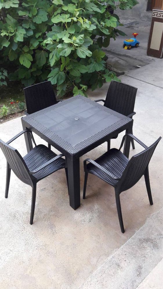 Столы и стулья для кафе , сада и дачи
