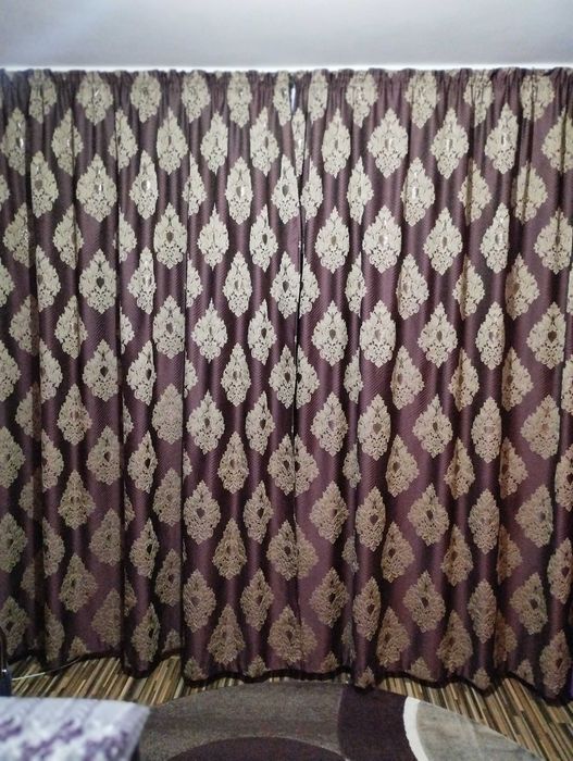 Vând draperie cu rejansă