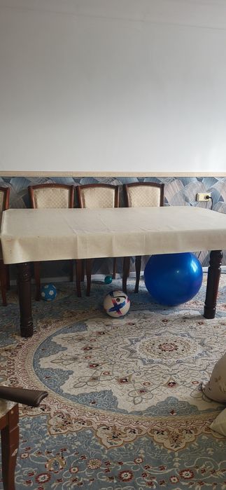 Стол обеденный, большой.