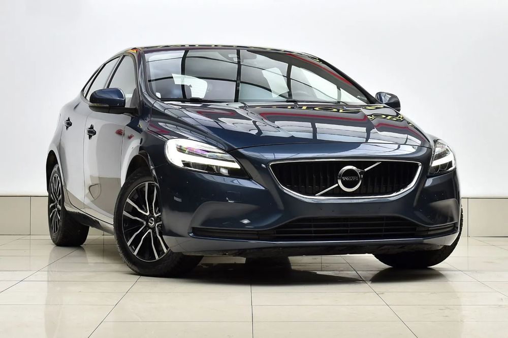 Volvo V40 D3 150 cai/ Automat/ Faruri Led/ Camera Spate/ Senzori fata spate