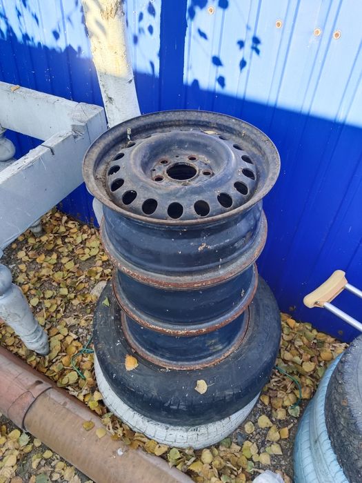 Продам комплект железных дисков на Мерседес. Разболтовка 5*112