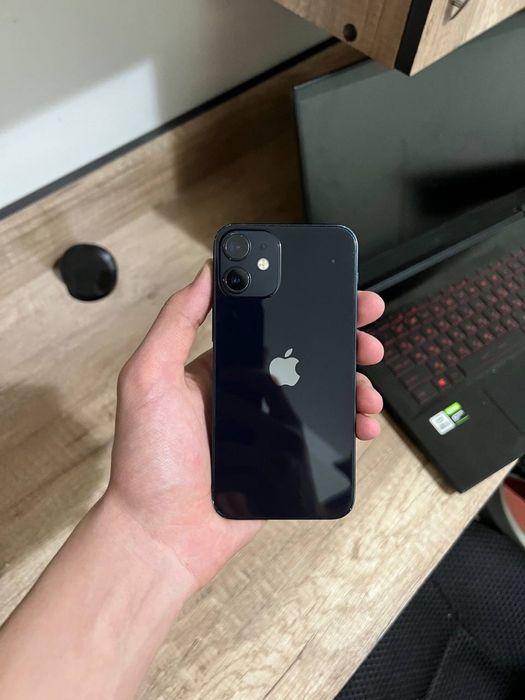 Iphone 12 mini.