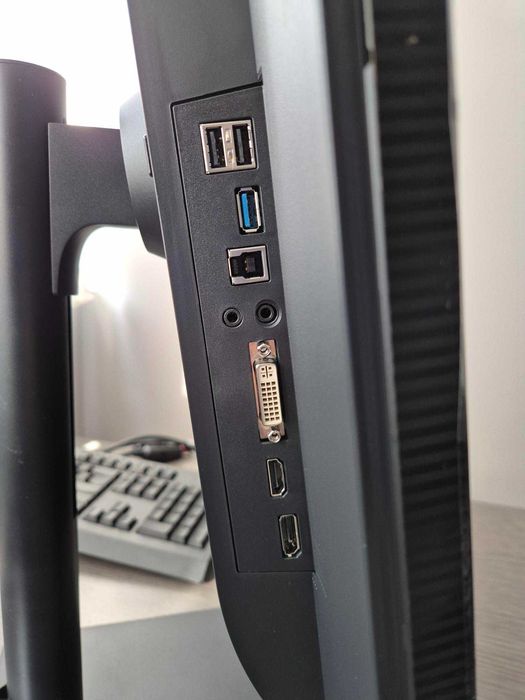 Монитор Samsung 24" FullHD IPS 75Hz модел F24T650 в отлично състояние