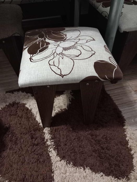 Vand set coltar, masa si 2 scaune