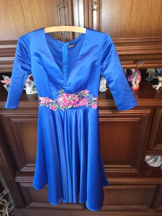 Vând rochie modernă