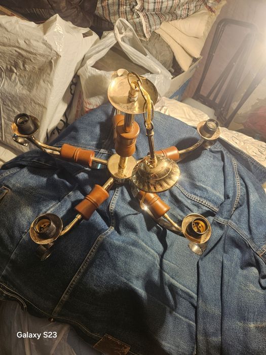 Продам люстры разные,б/у цены от 500тн и выше.