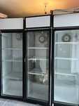 Inchiriem vitrine si lazi frigorifice