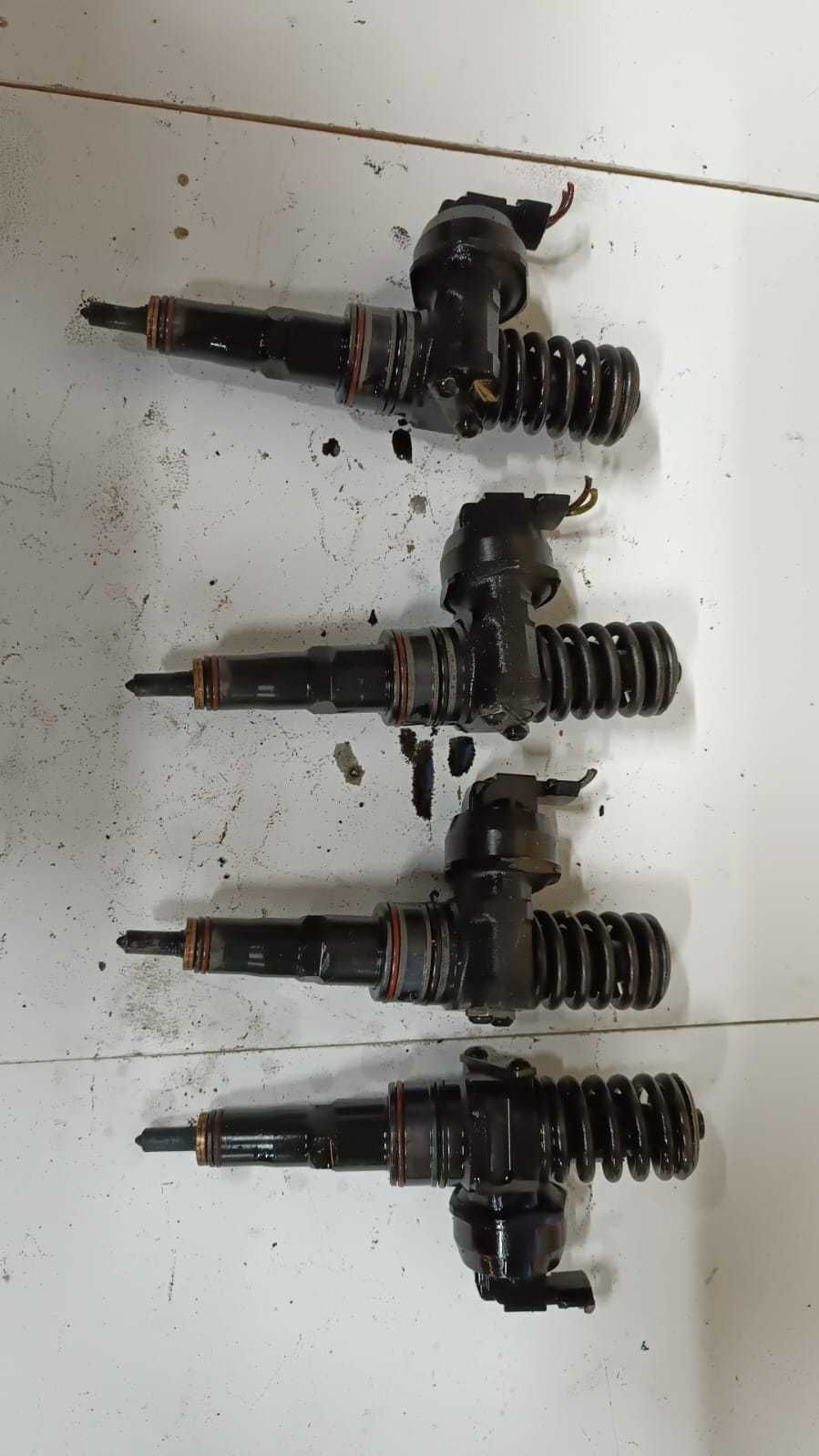 Injector Skoda Volkswagen 1.9 tdi AVF , AWX 038 130 073 AR