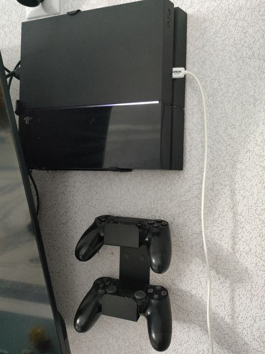 Продам Playstation 4