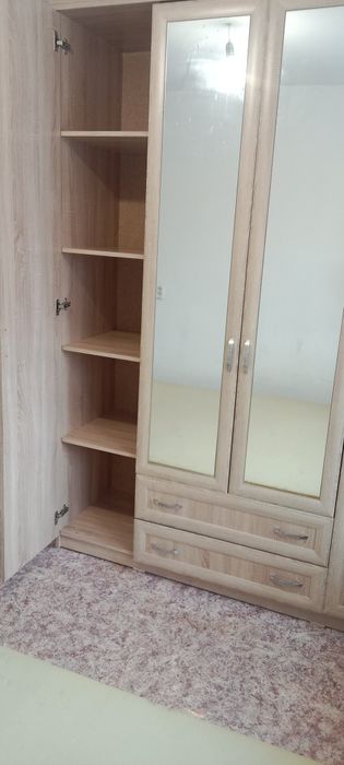 Продам шкаф и прихожую в Хорошем состояние