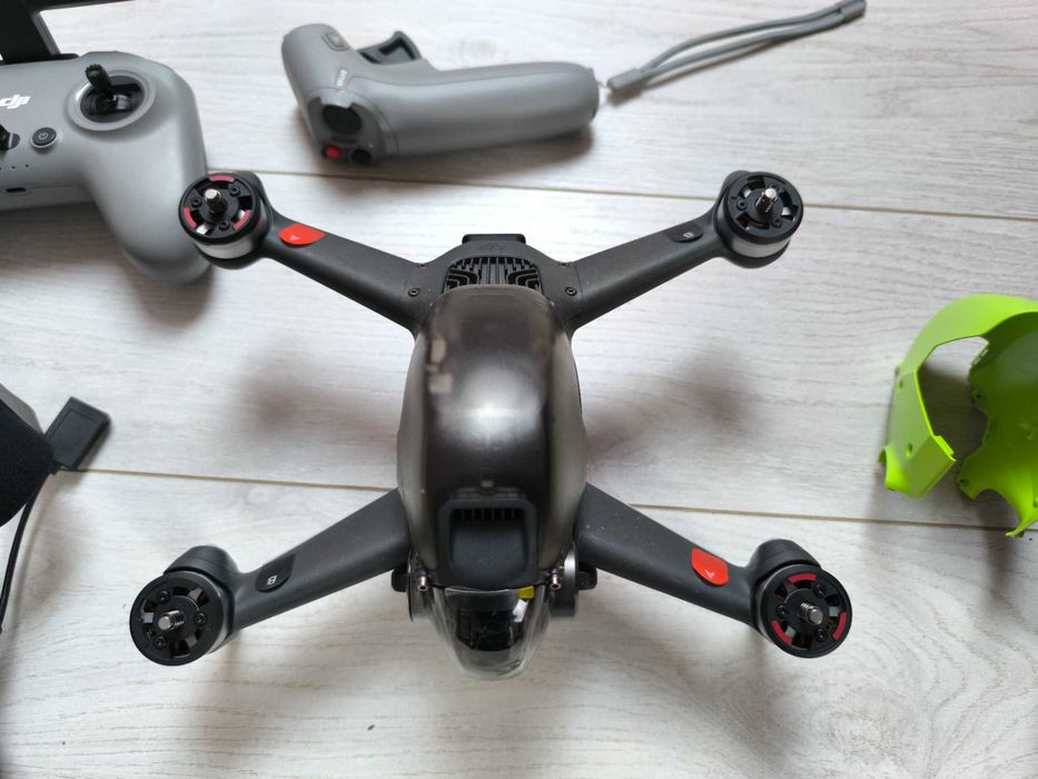 Състезателен и спортен дрон DJ FPV Combo