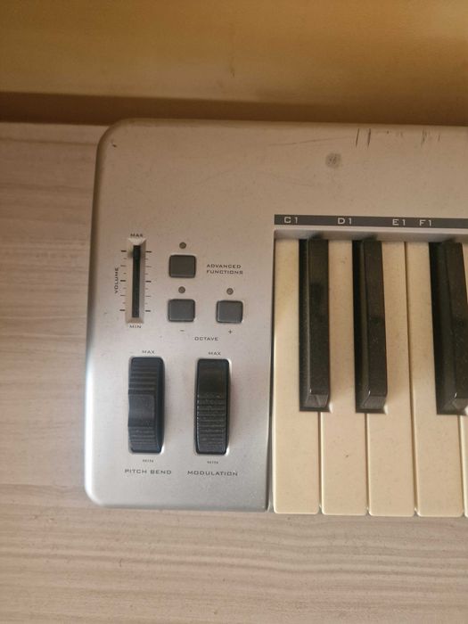 M-Audio Keystation 49e MIDI контролер