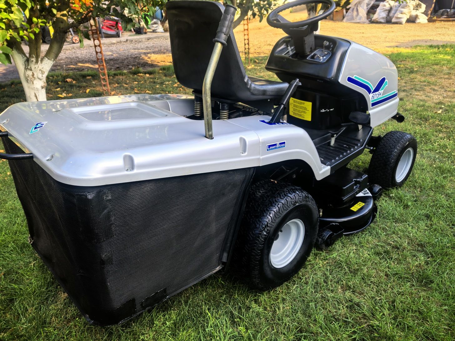 LAWN BOSS 6015H Тракторна косачка Трактор 15,5 к. с