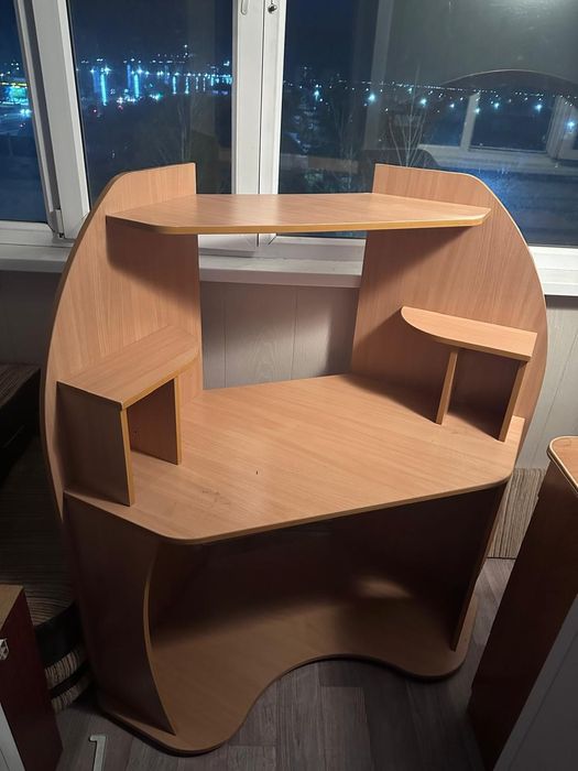 Продам стол компьютерный