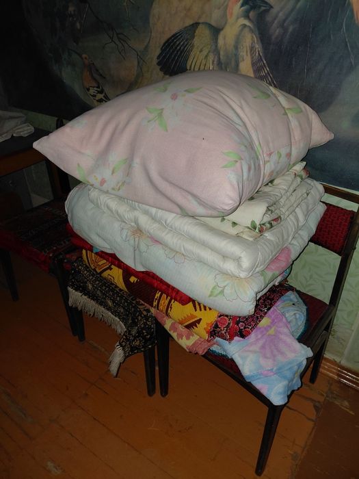 Продам подушку, одеяла, покрывала.