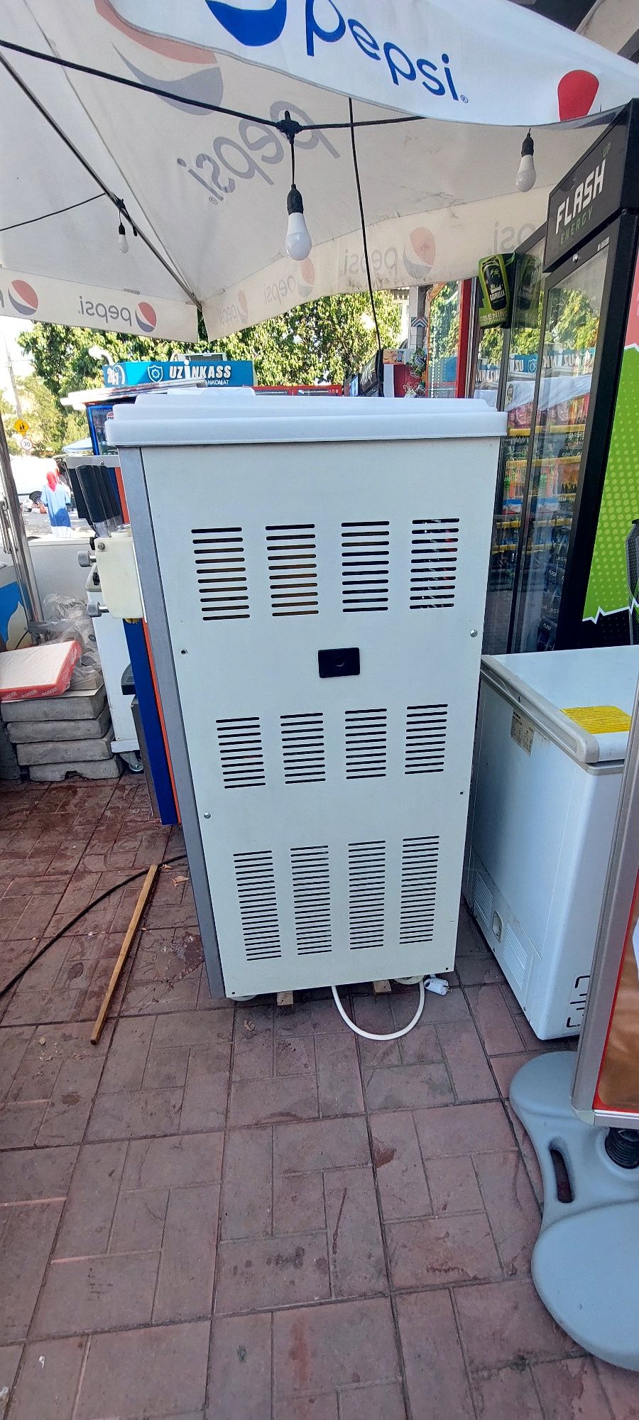 Frezer 380 V va 220 V li Morojniy va kokteyl aparati sotiladi