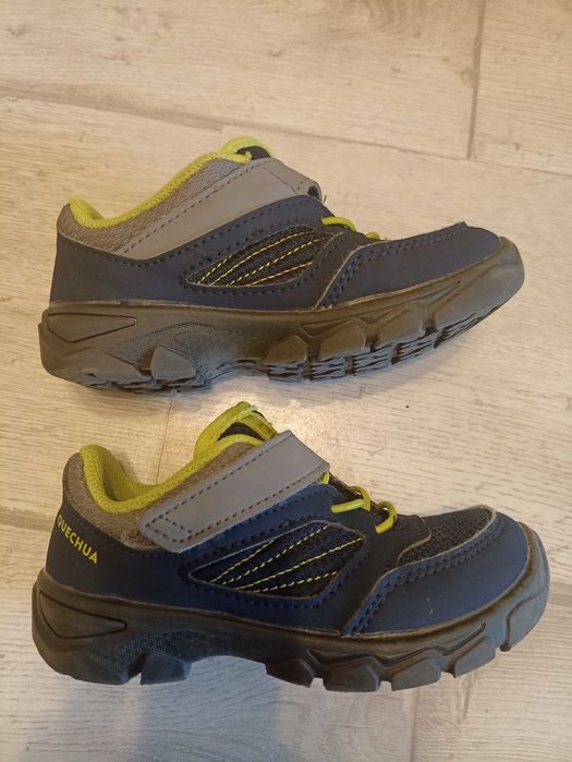 Детски маратонки с велкро за момче, 25 номер
тъмно сини с зелено.