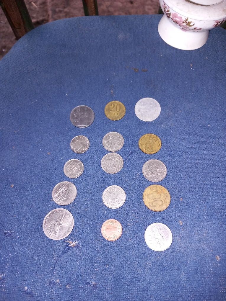 Vand monede de colecție la super pret