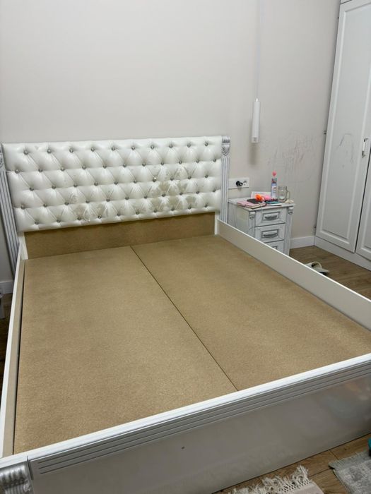 Двухспальная кровать