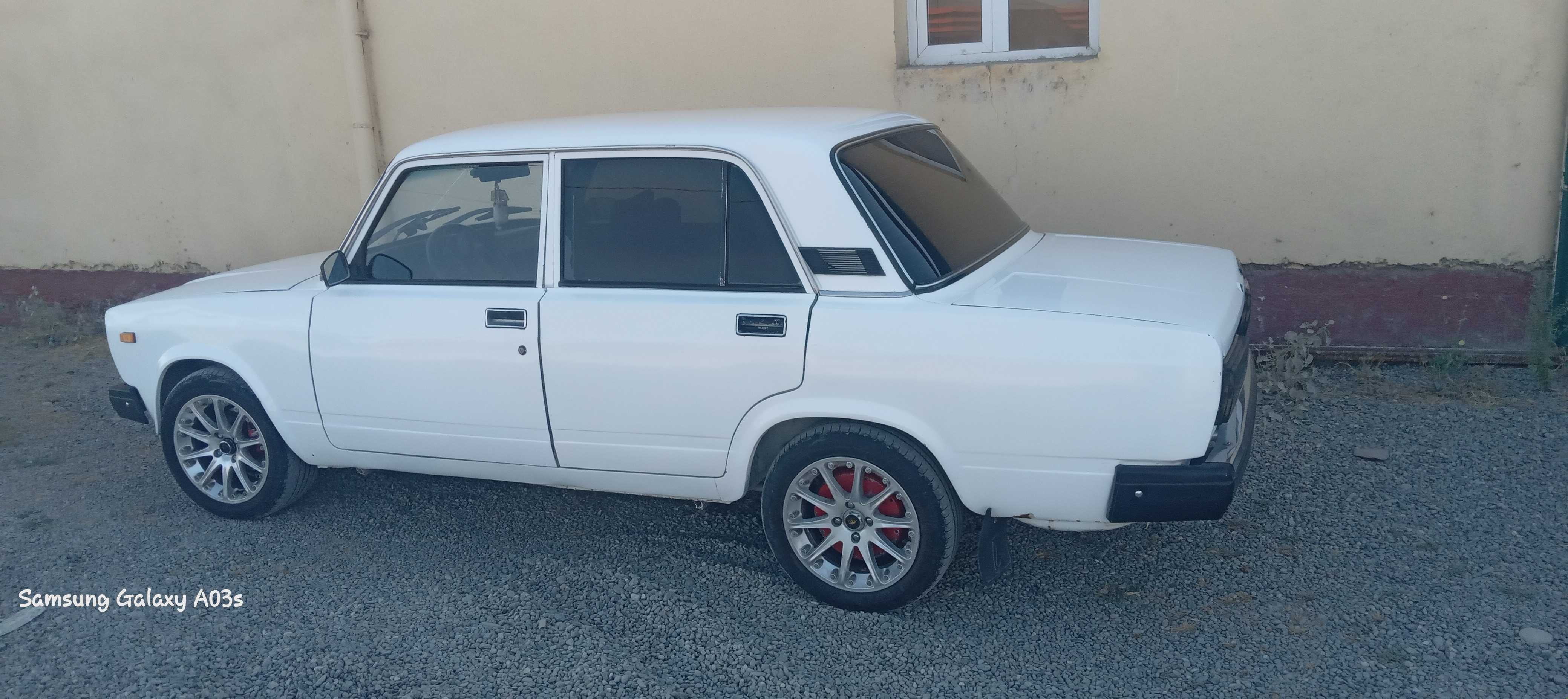 Vaz 2107 sotiladi