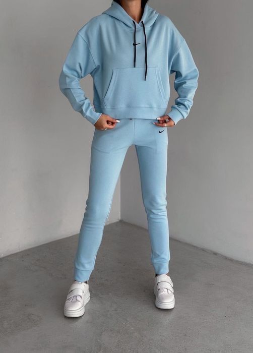 Дамски спортен екип