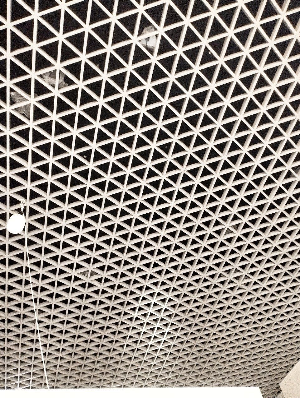Треугольник грильято Армстронг реечный потолок подвесной