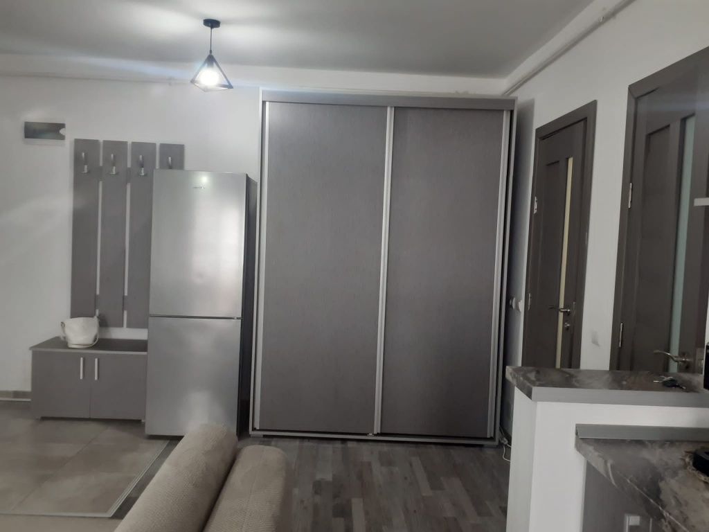 Inchiriez apartament Floresti