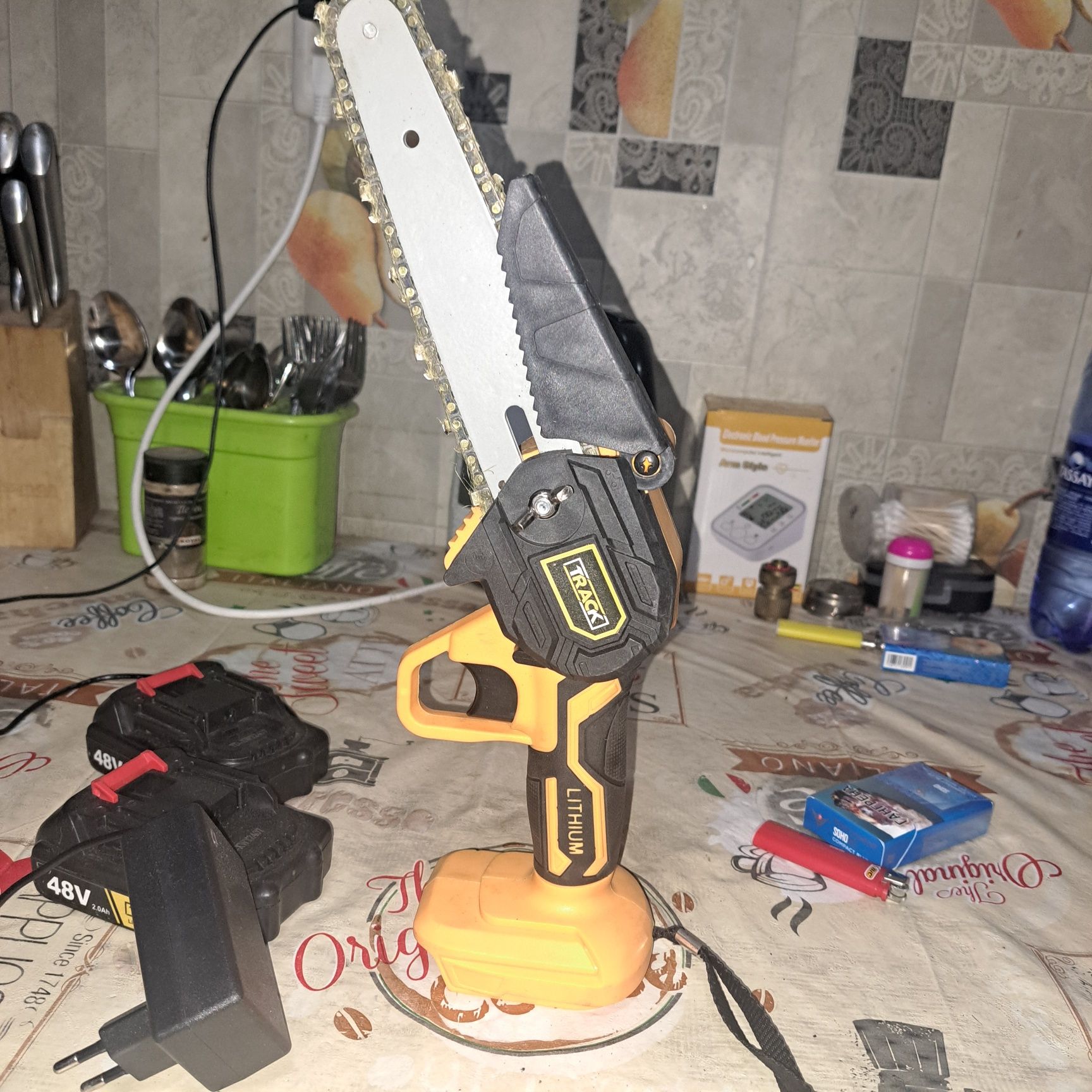 Продам аккумуляторную пилу