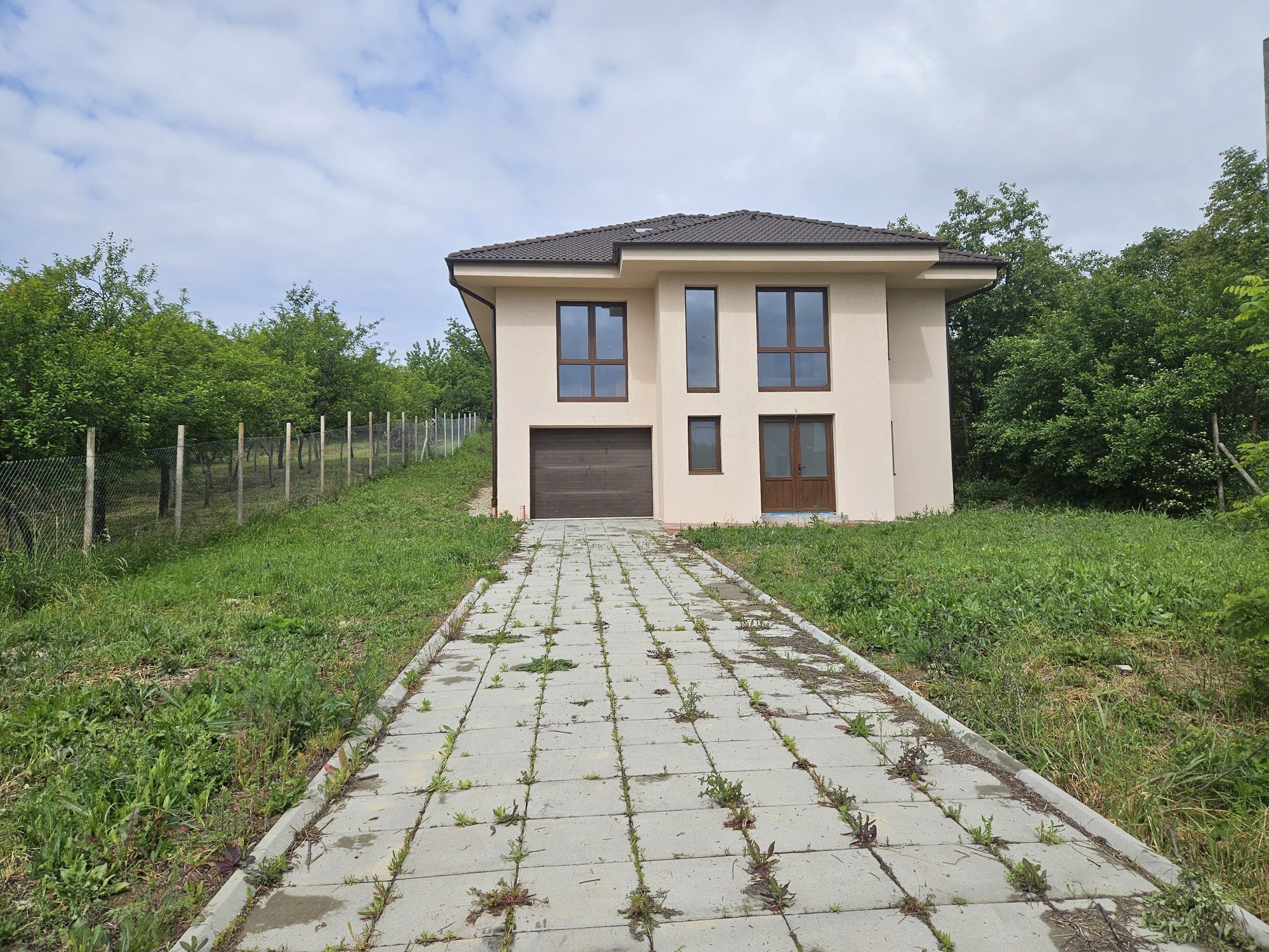 Proprietar vand casa D + P