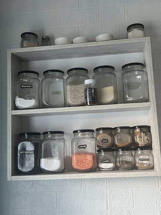 Продам банки стекленые с полкой в хорошем состояние