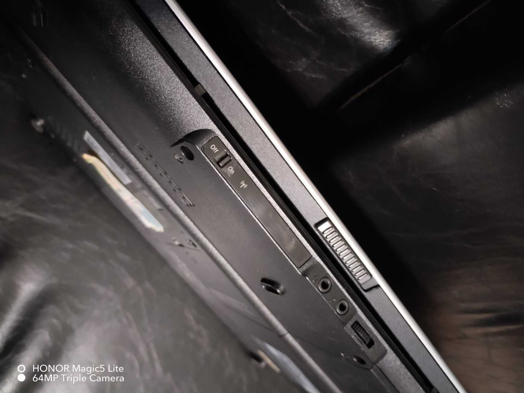 Продавам лаптоп TOSHIBA satellite L300-19f