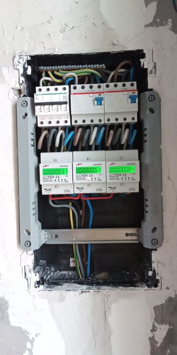 Execut lucrari instalații electrice  chiar si smart ,sanitare,