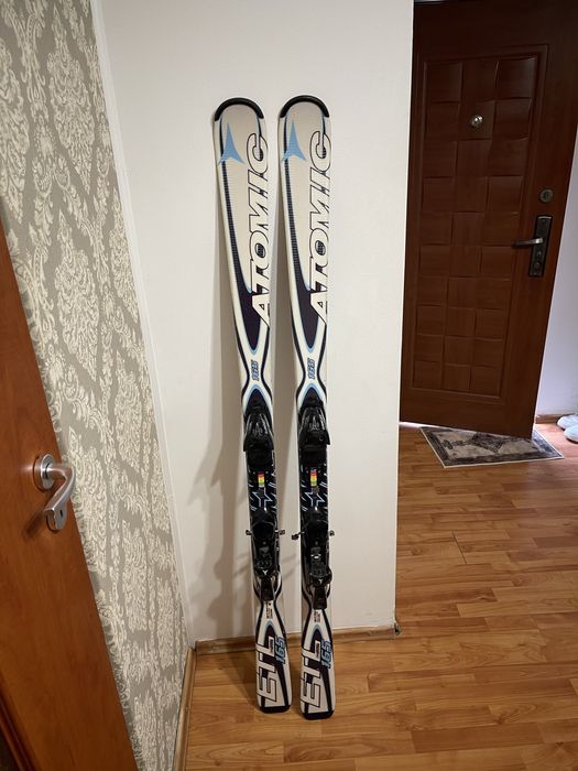Schiuri 175 cm atomic  skiuri