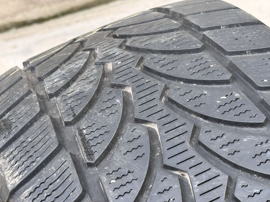 225/60R16 Bridgestone Blizak 2бр зимни