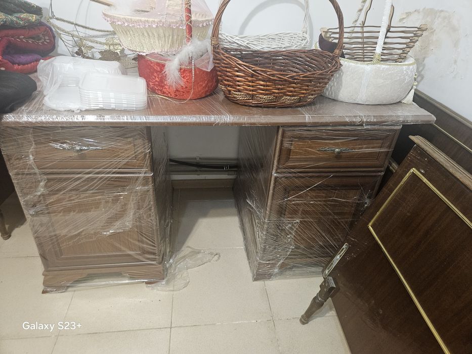 Продаётся офисный стол.
