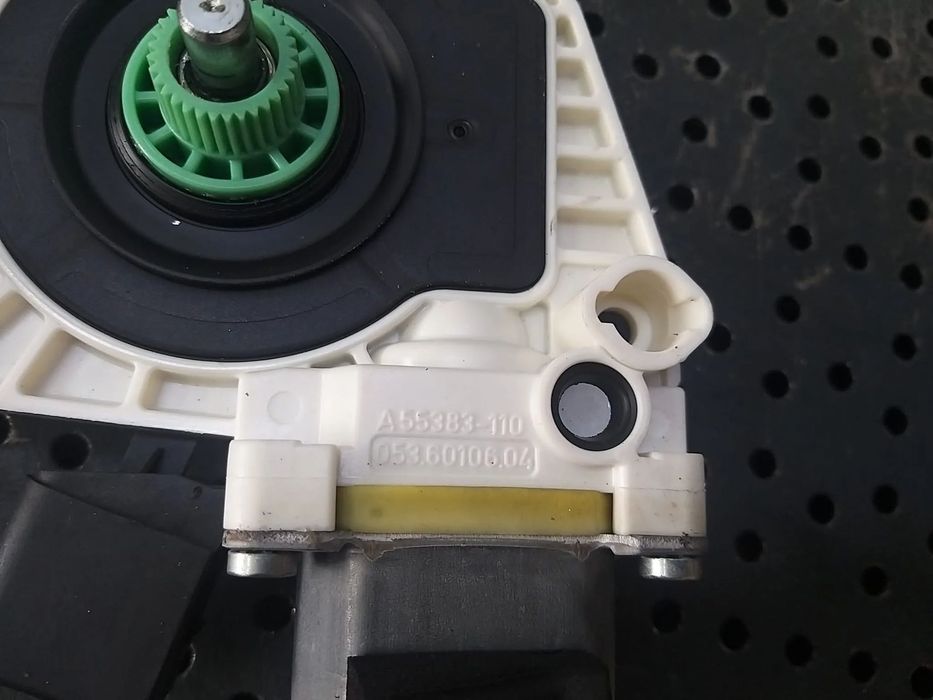 Motoras macara dreapta spate mercedes cla x117 a55383110 0536010604