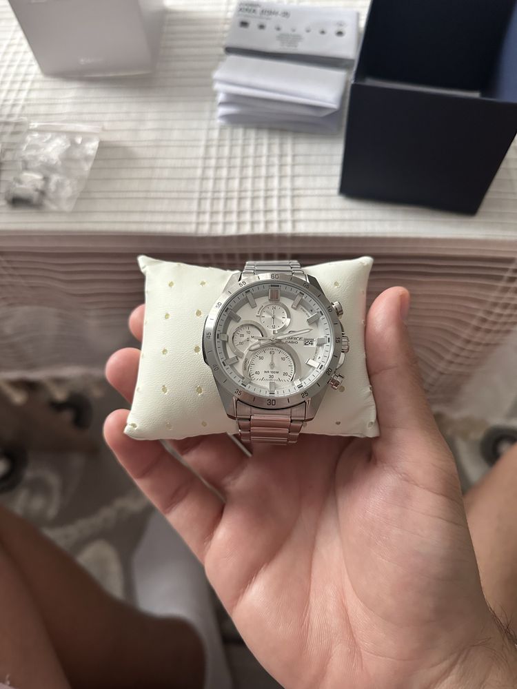 Часовник Casio Efr-571md