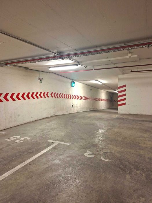 Двойно паркомясто до Фестивален комплекс