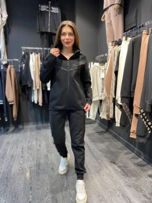 Дамски спортни екипи